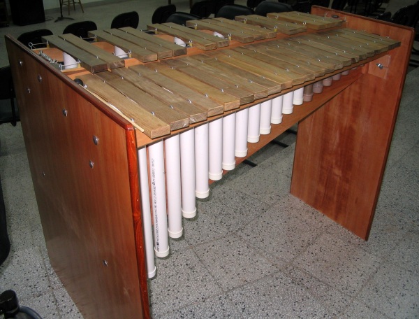 Solid frame ends on marimba